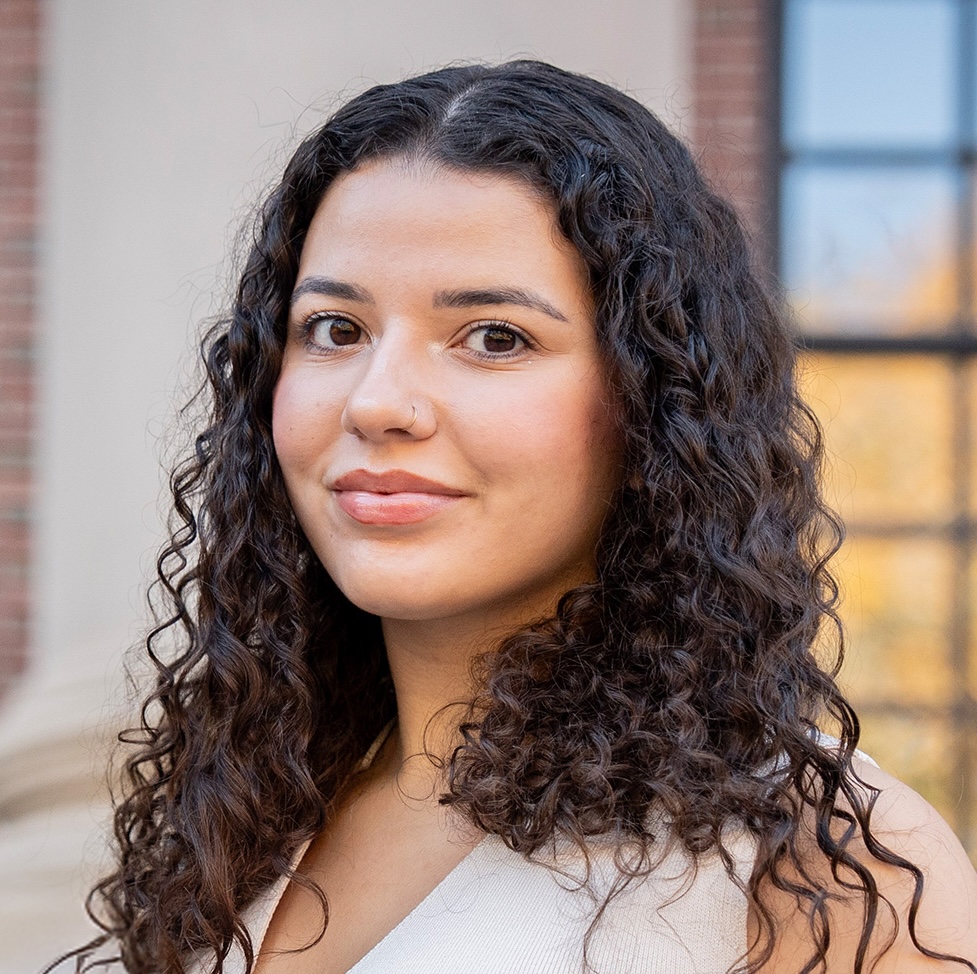 Headshot of Yasmin.